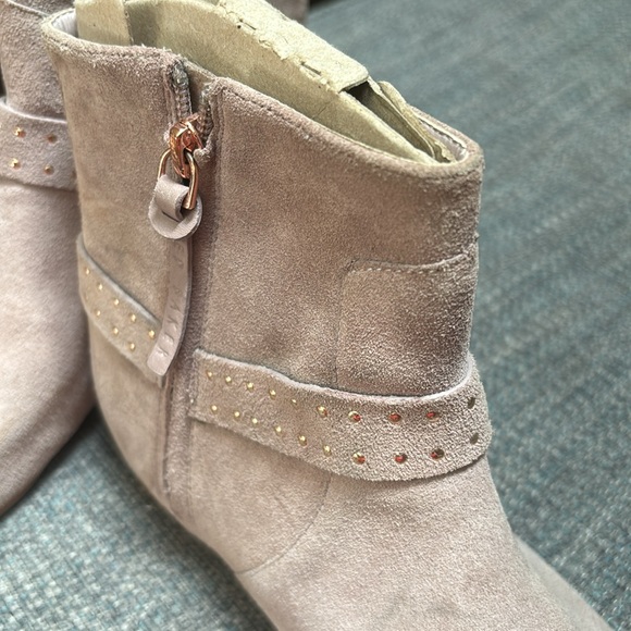 Brand new ankle boots never worn! Size 8 - Picture 3 of 5